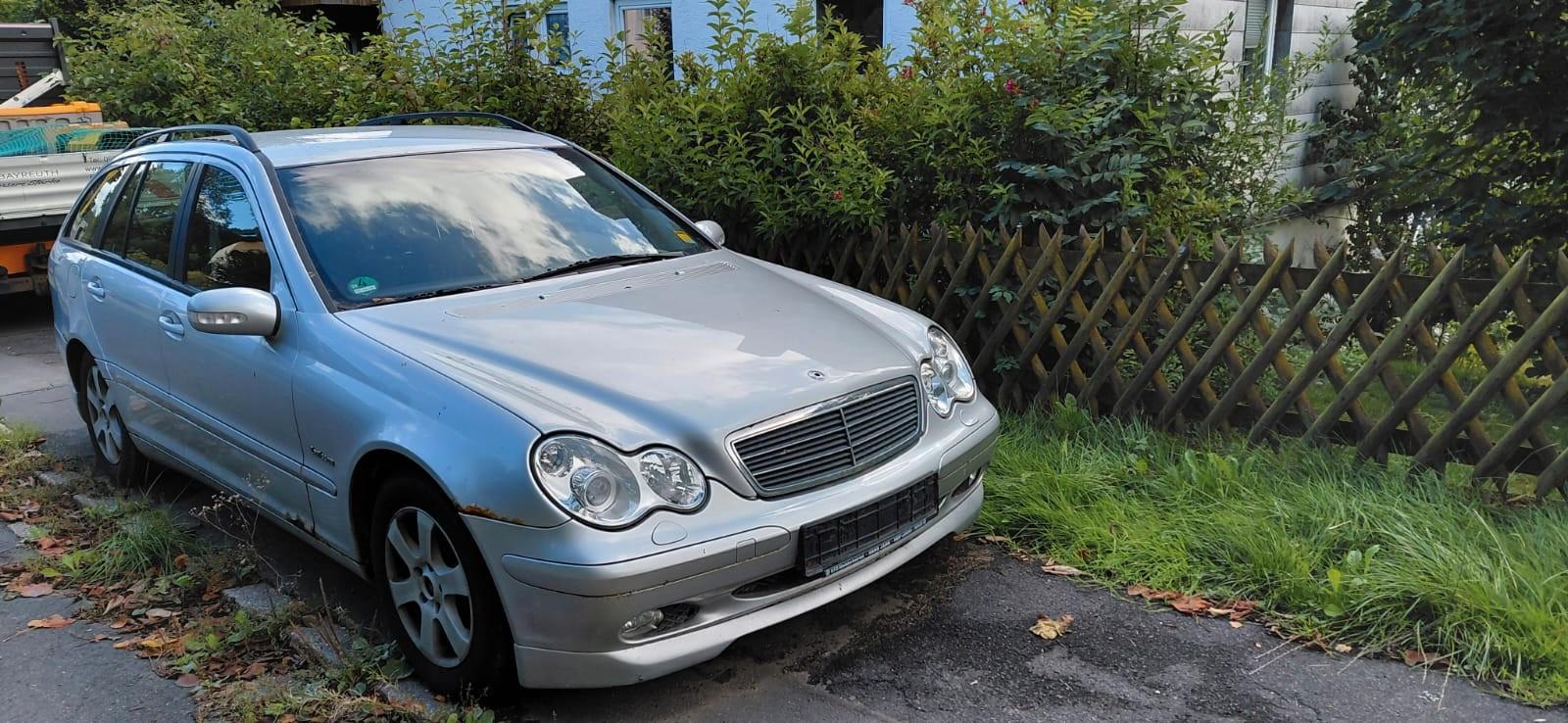 Mercedes-Benz C200 2004 — rear view