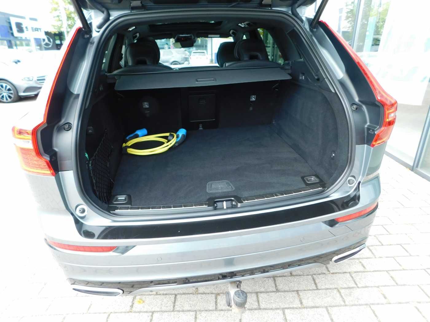 Fahrzeugabbildung Volvo XC60 T8 AWD R-Design 'AHK,22-Zoll