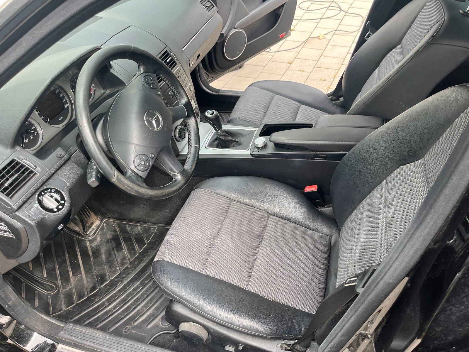 Mercedes-Benz C200 2009 — photo 8