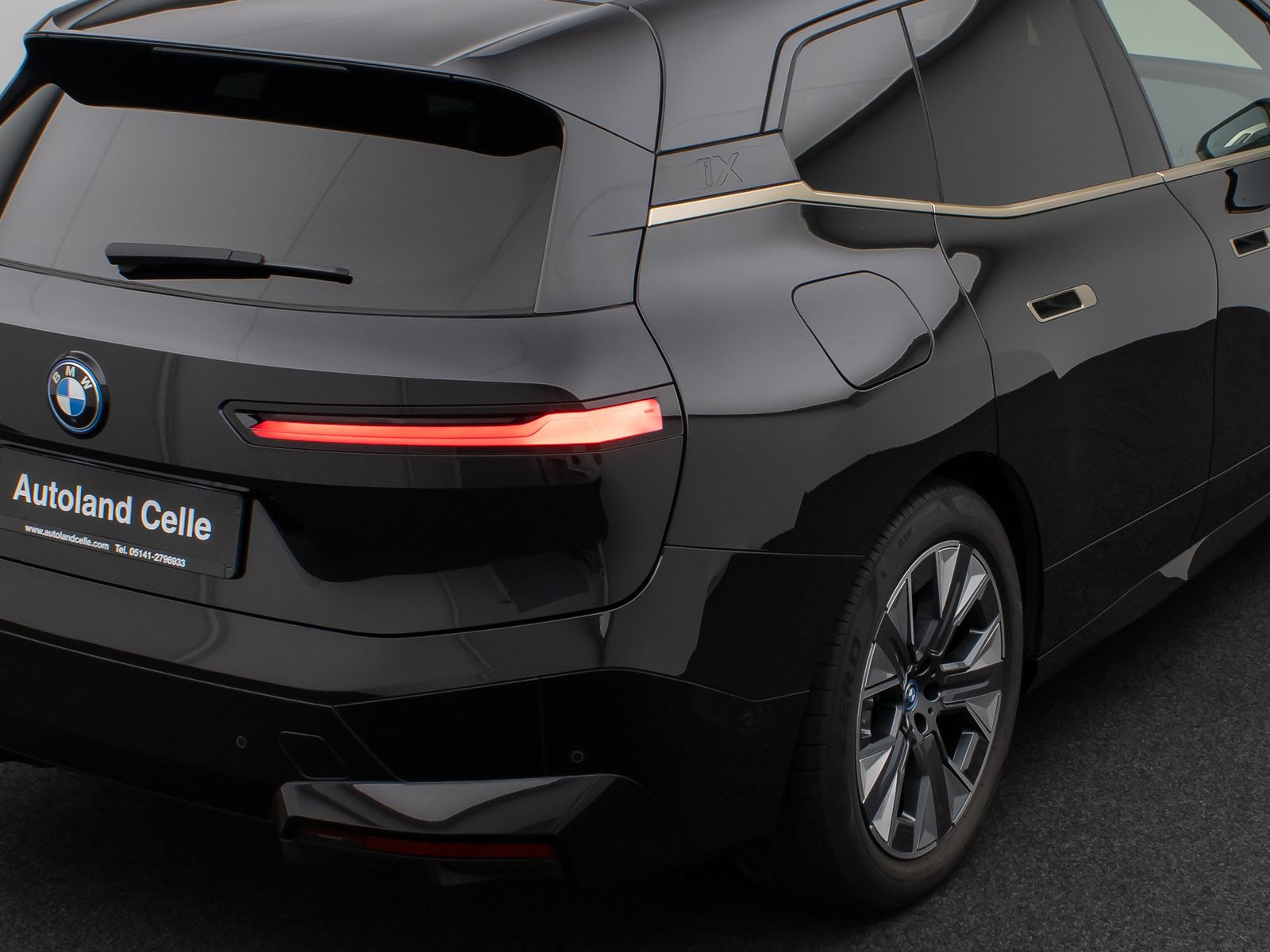 Fahrzeugabbildung BMW iX xD50 Sport 360°H/K DAB SoftCl AHK Komfort 21"