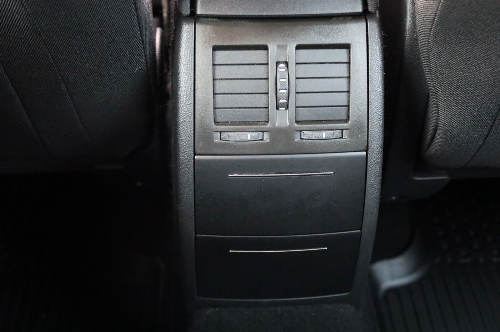 Fahrzeugabbildung SKODA Yeti 1.4 TSI Ambition *DSG *SHZ *PDC *Sunset