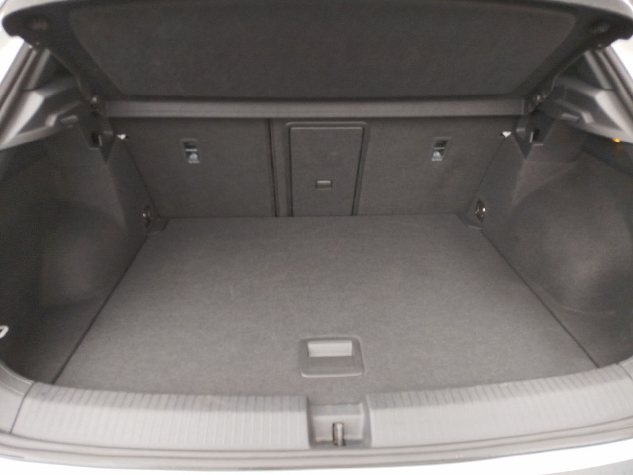 Fahrzeugabbildung Volkswagen T-ROC Style ACTIVE 1.5 TSI DSG Standhg Navi