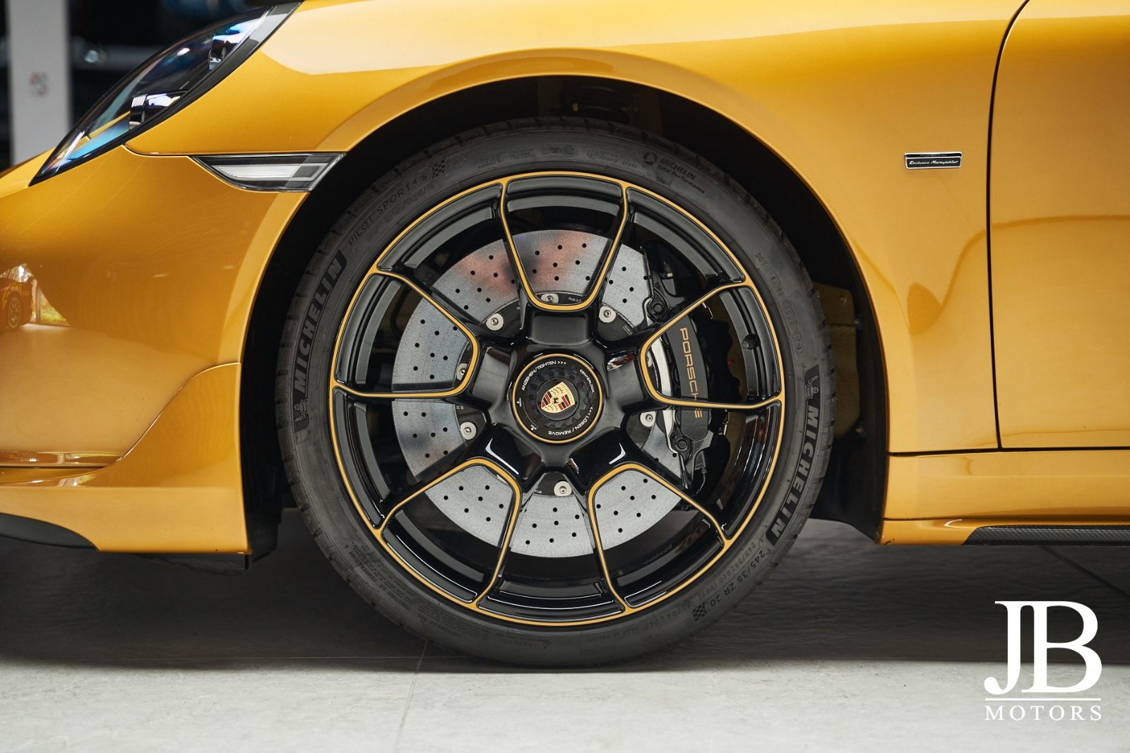 Fahrzeugabbildung Porsche 911 Turbo S Exclusive Series Burmester Lift