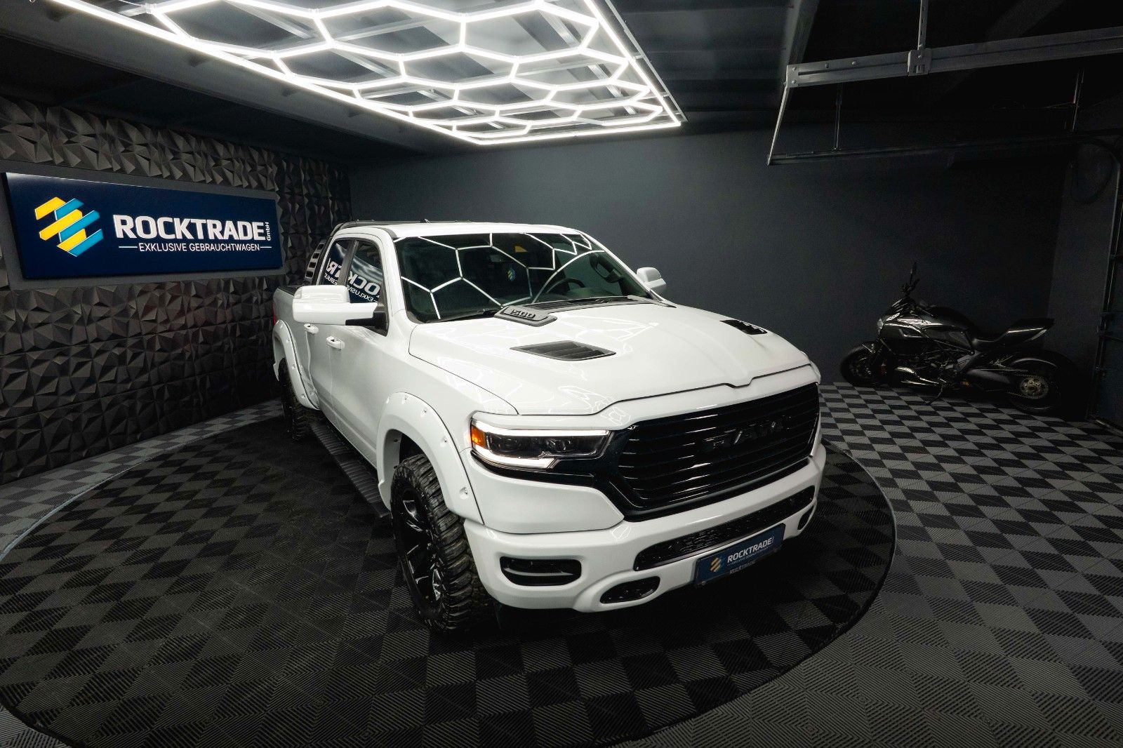 Fahrzeugabbildung Dodge RAM 5.7 V8 HEMI 4x4 OFFROAD LONGBED Limited 19%