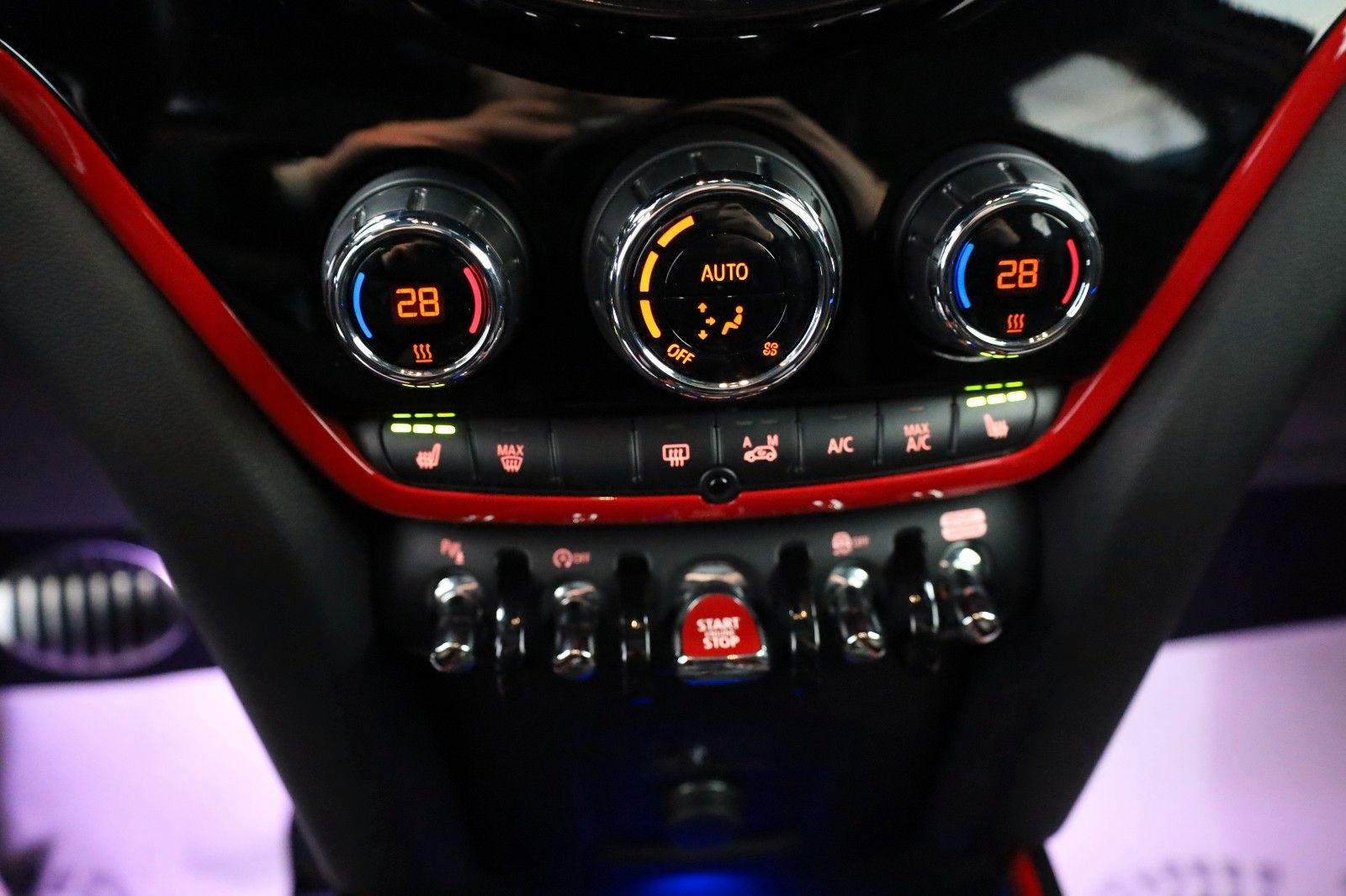 Fahrzeugabbildung MINI Countryman JCW Leder,Navi,LED,Panorama,HUD,SH