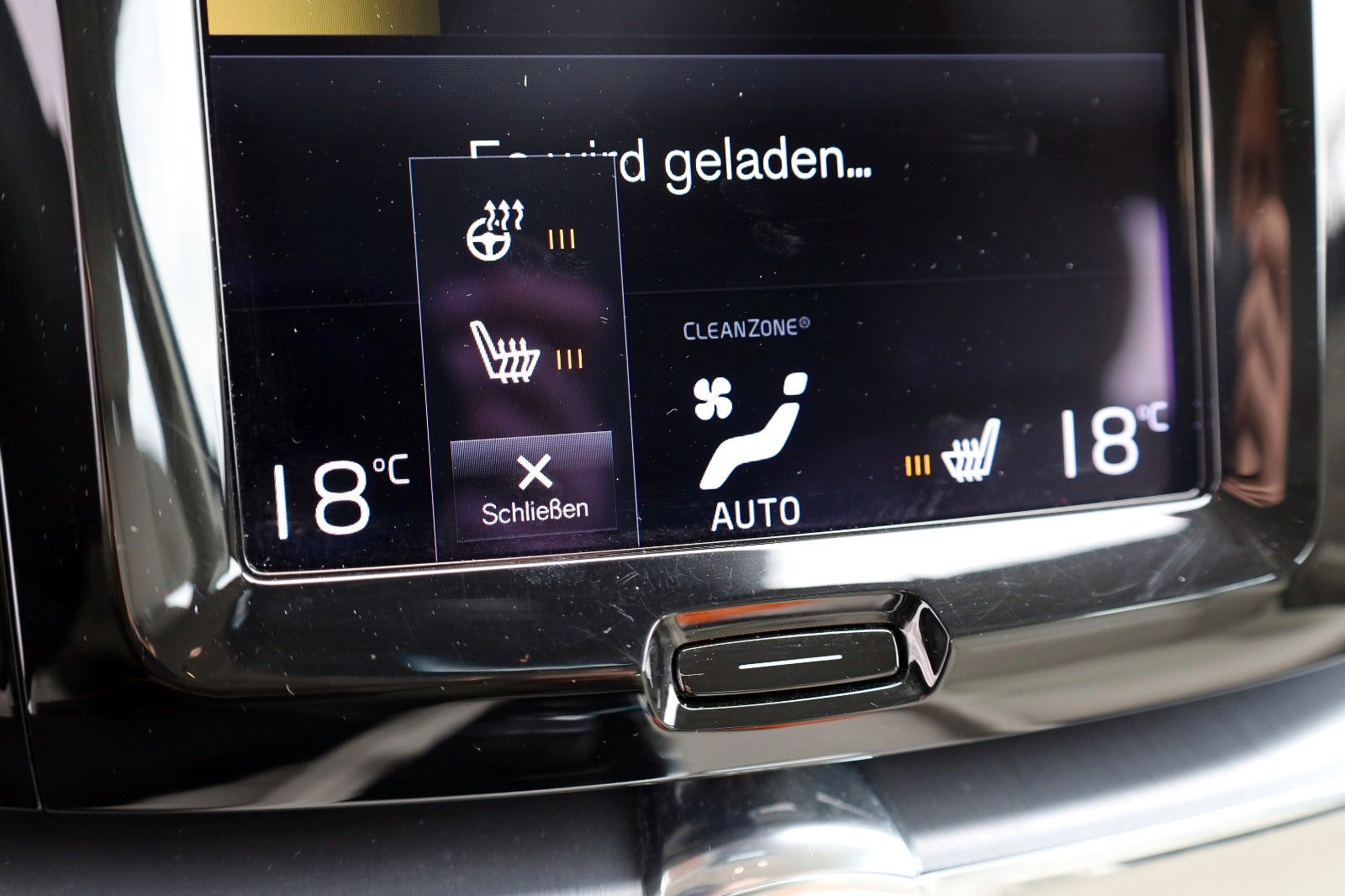 Fahrzeugabbildung Volvo XC60 Momentum Pro Leder,Navi,LED,SH,IntelliSafe