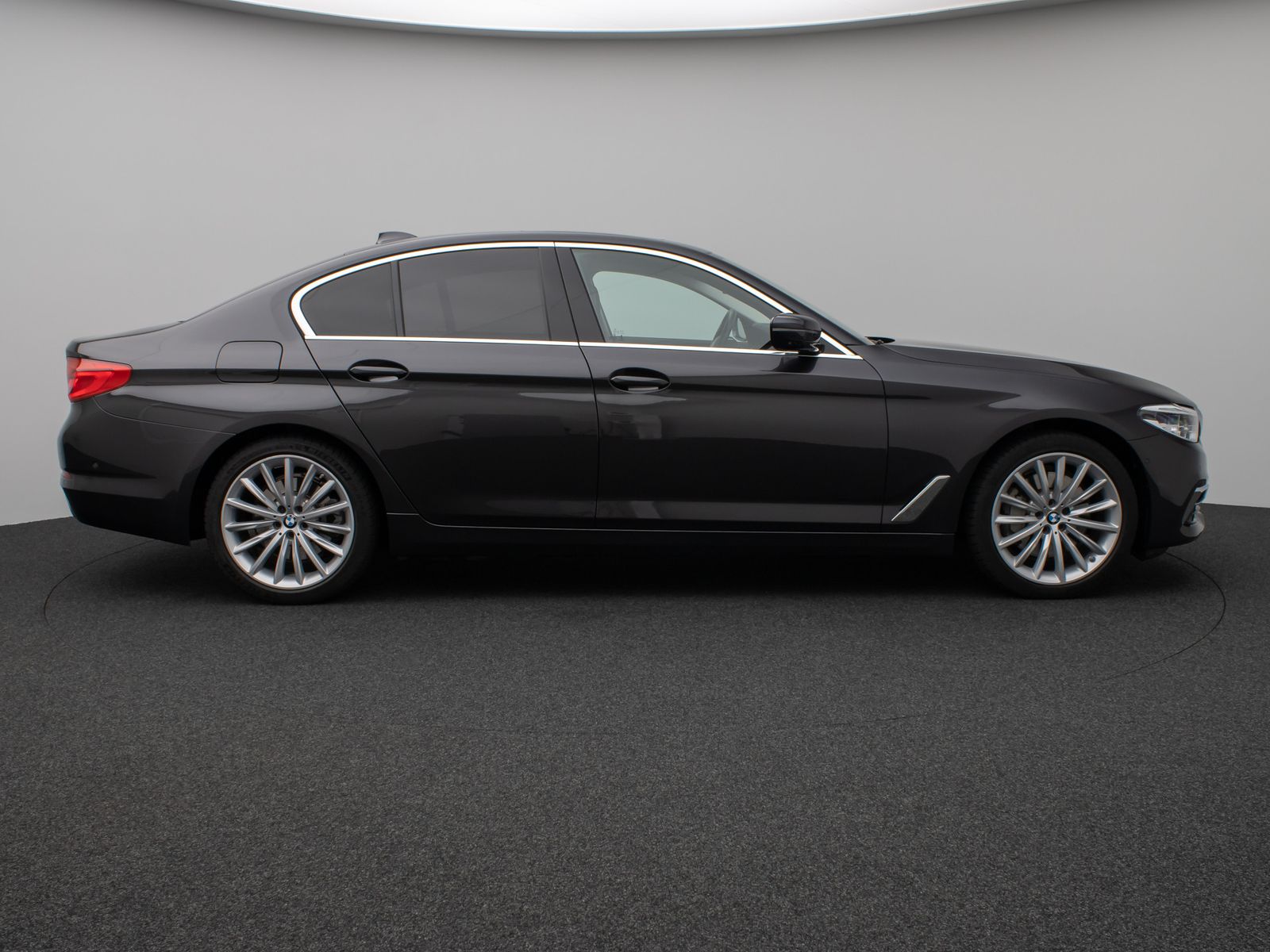 Fahrzeugabbildung BMW 530e xD LuxuryLine 360°Glasdach HUD HiFi Massage