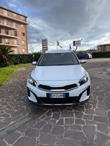 Kia XCeed 1.6 CRDi 136 CV uno proprietario 27/12 - Kia XCeed mit Halbautomatikschaltung