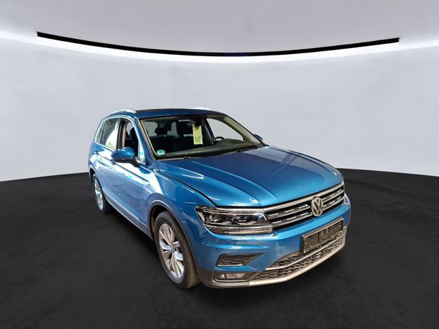 Volkswagen Tiguan 2.0 TDI DSG Highline/Navi/Pano/Kamera/LED