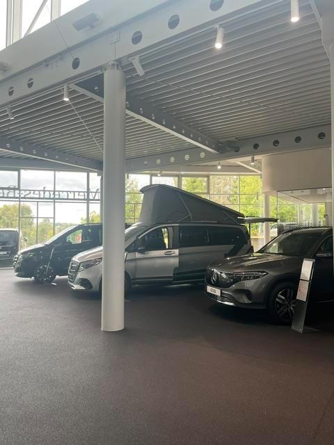 showroom-image-top