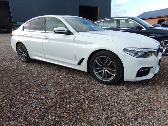 BMW 540 d xDrive M Sport Glasdach Leder HUD