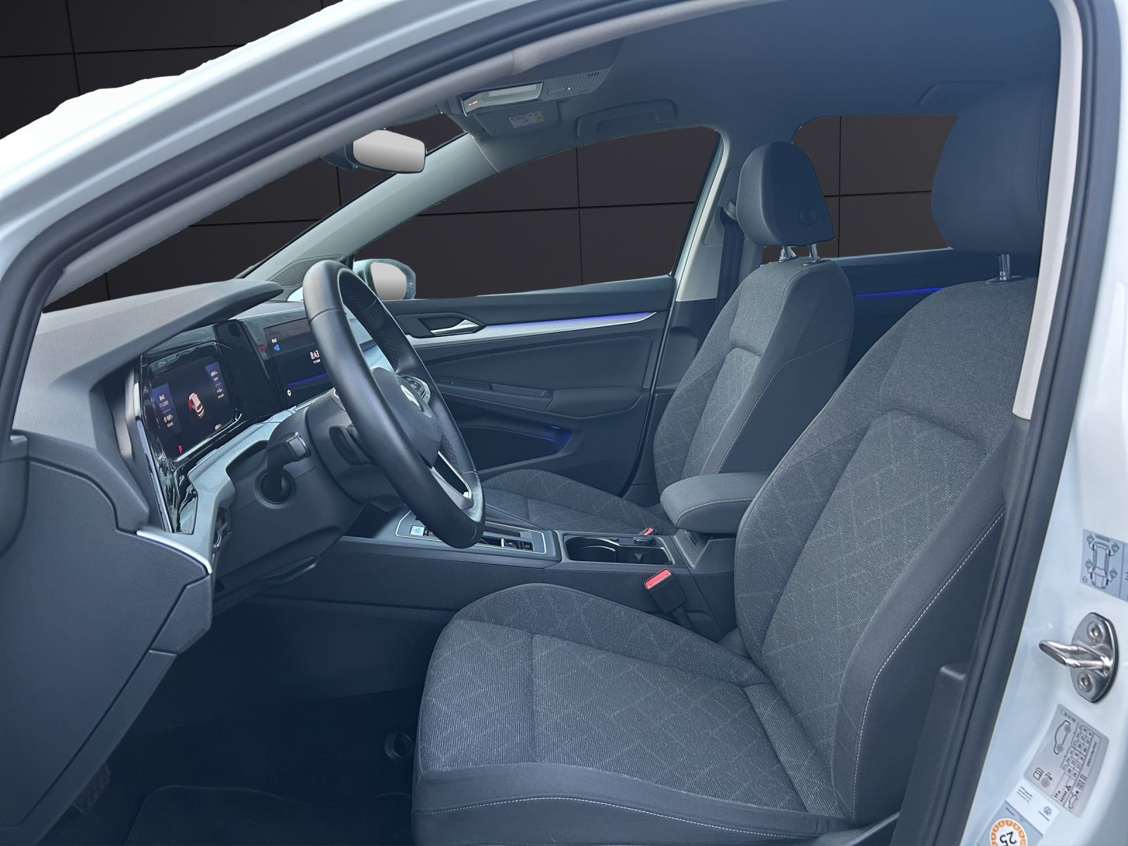 Fahrzeugabbildung Volkswagen Golf VIII TSI DSG MatrixLED Kamera ACC