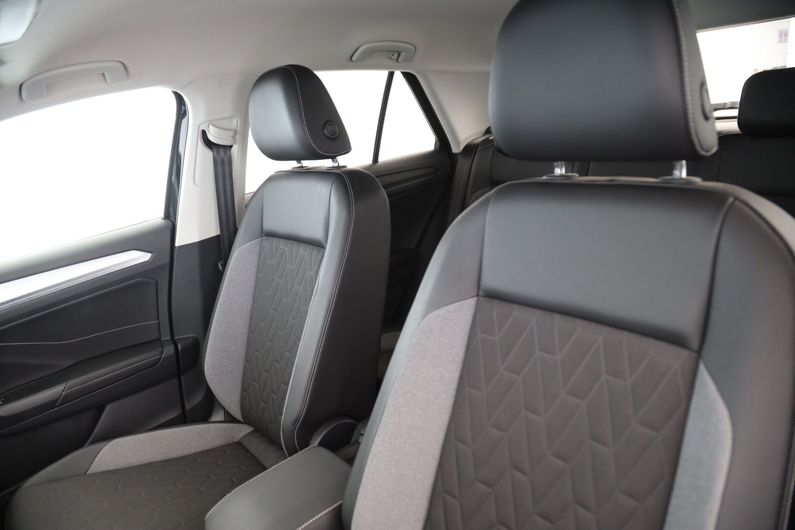 Volkswagen T-Roc - Bild 12