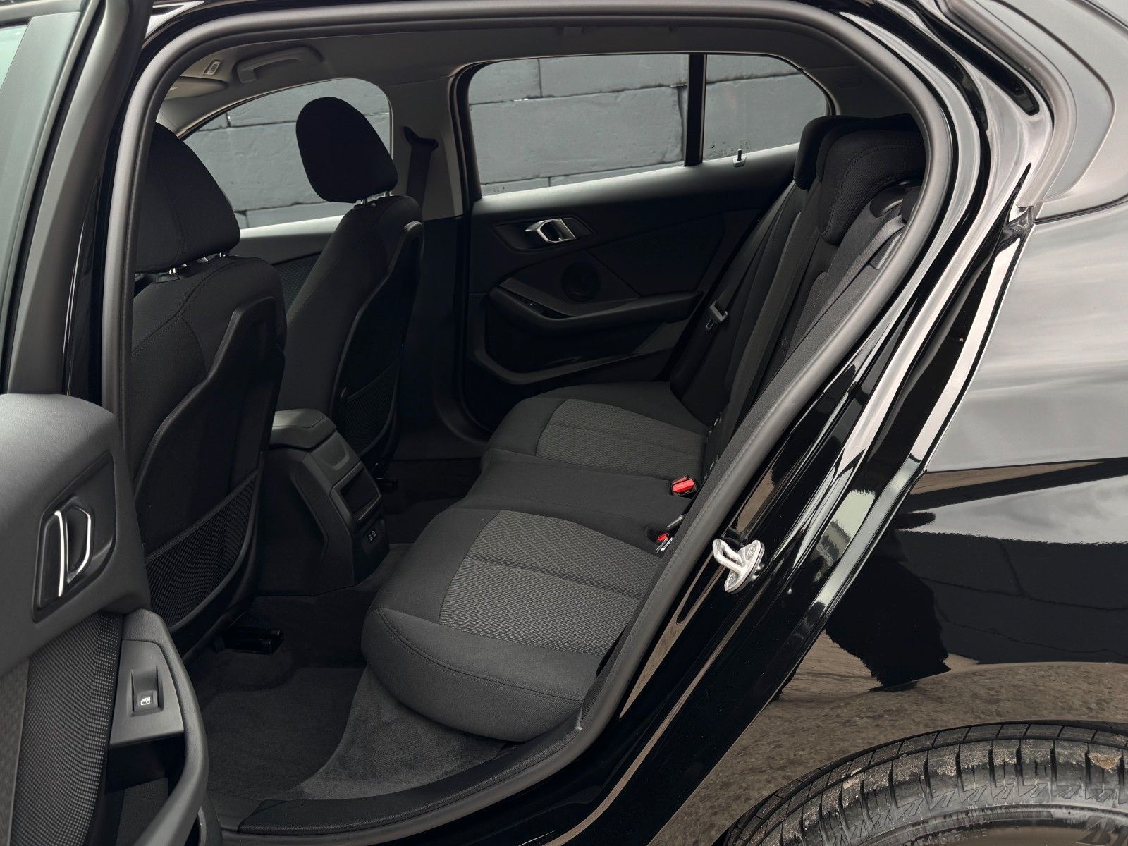 Fahrzeugabbildung BMW 116i Advantage CarPlay BT SHZ PDC Lim Temp LKAS
