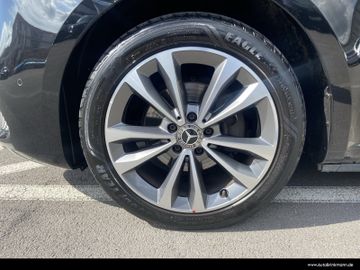Mercedes V 220 - 9