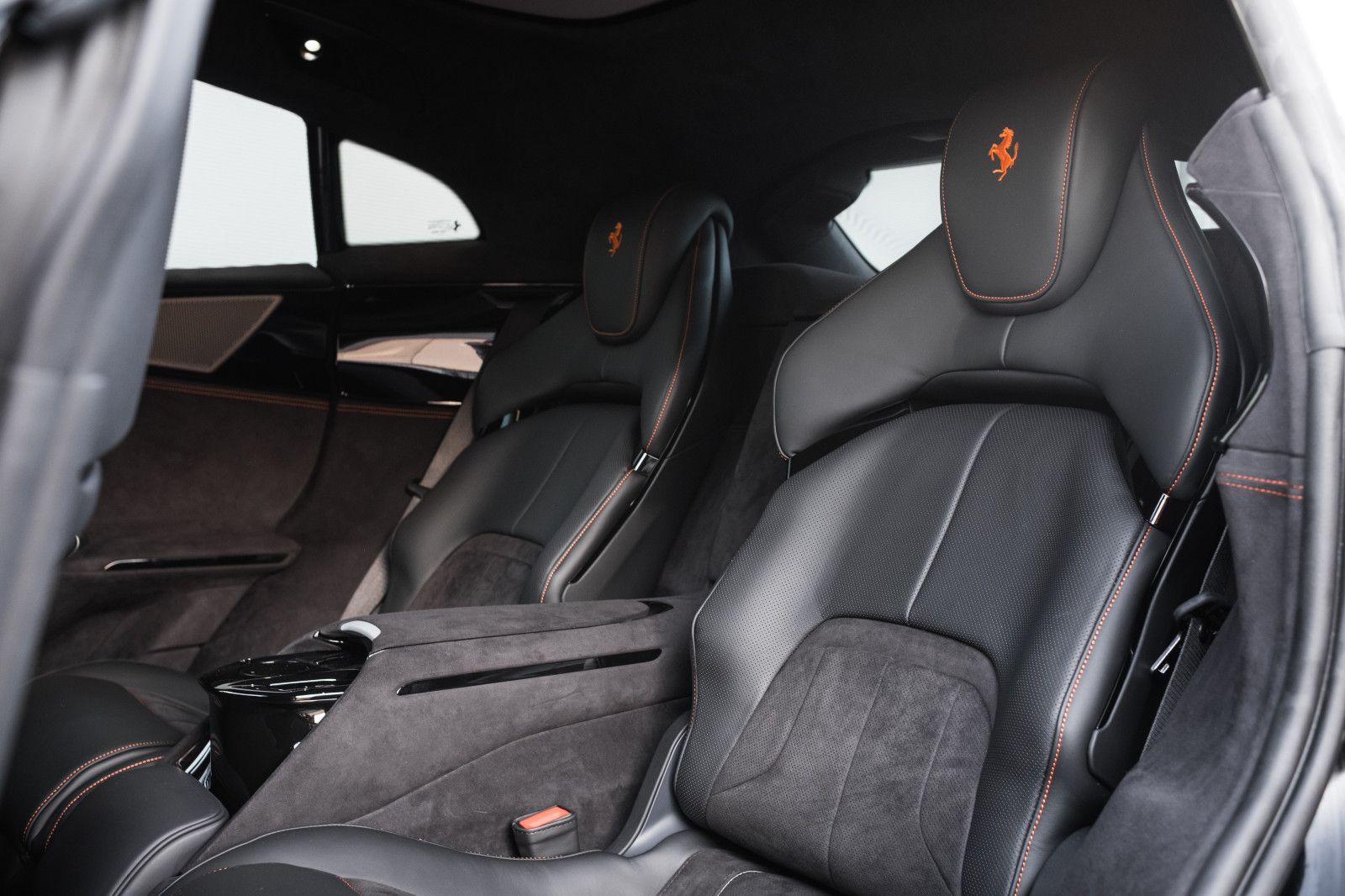 Fahrzeugabbildung Ferrari Purosangue-Pano-Lift-Burm.-360Kam.-Karbonlenkrad