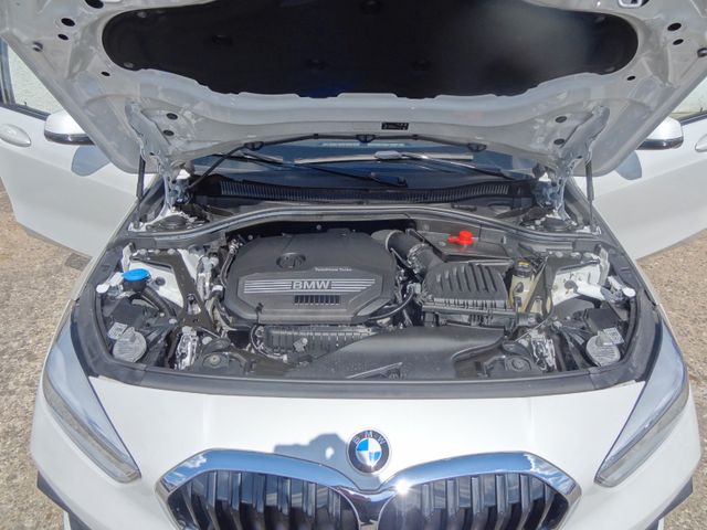 Fahrzeugabbildung BMW 118i Sportline/39.000km/LED/SitzH/Navi/Automatik