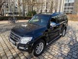 Mitsubishi Pajero 1HD 8Fa 7 Sitze Scheckheft lückenlos  - Mitsubishi Pajero Gebrauchtwagen