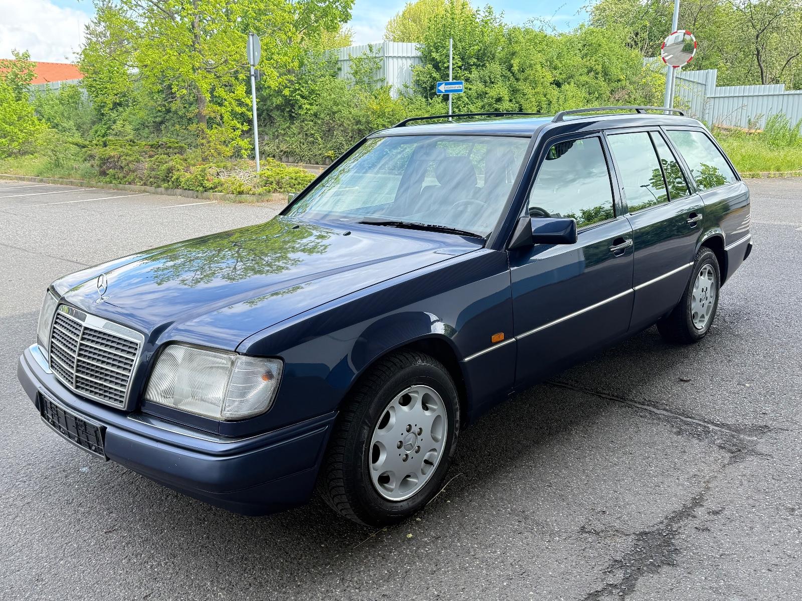 Mercedes-Benz E 320T S124 7-SITZER* OLDTIMER