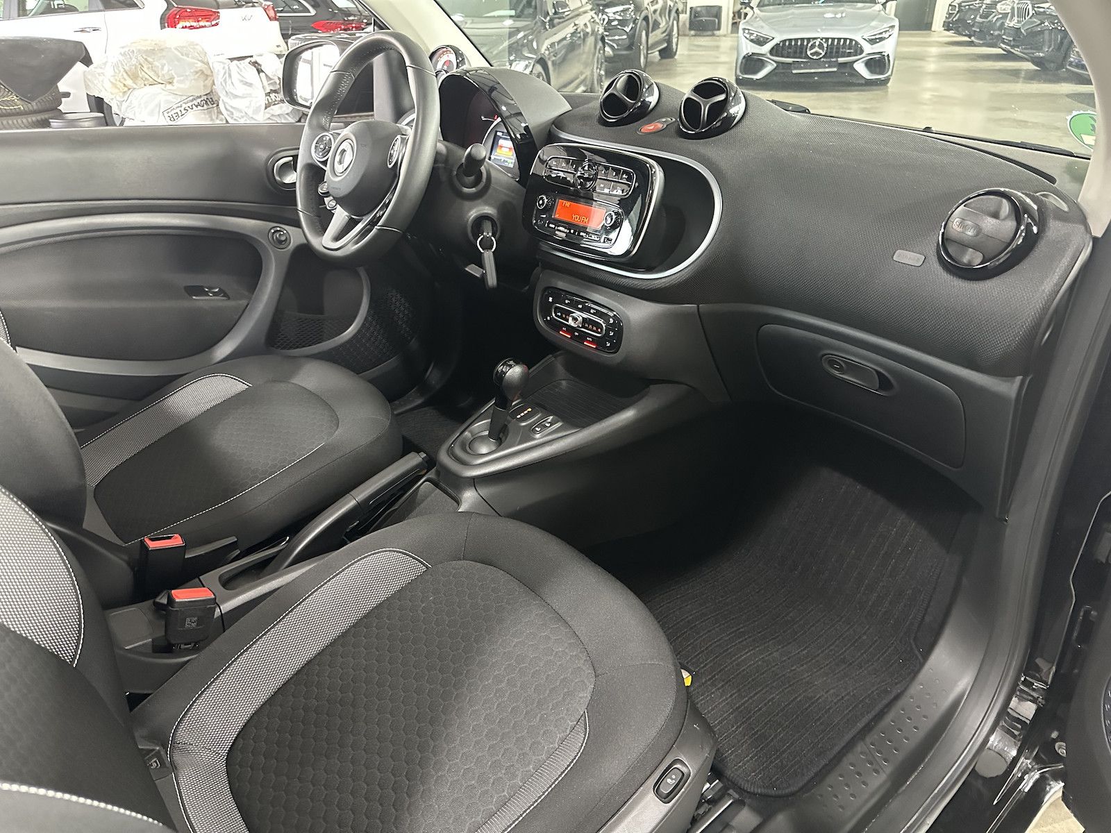 Fahrzeugabbildung Smart ForTwo Cabrio EQ Passion/22KW/Alu/Sound/SH/Temp/