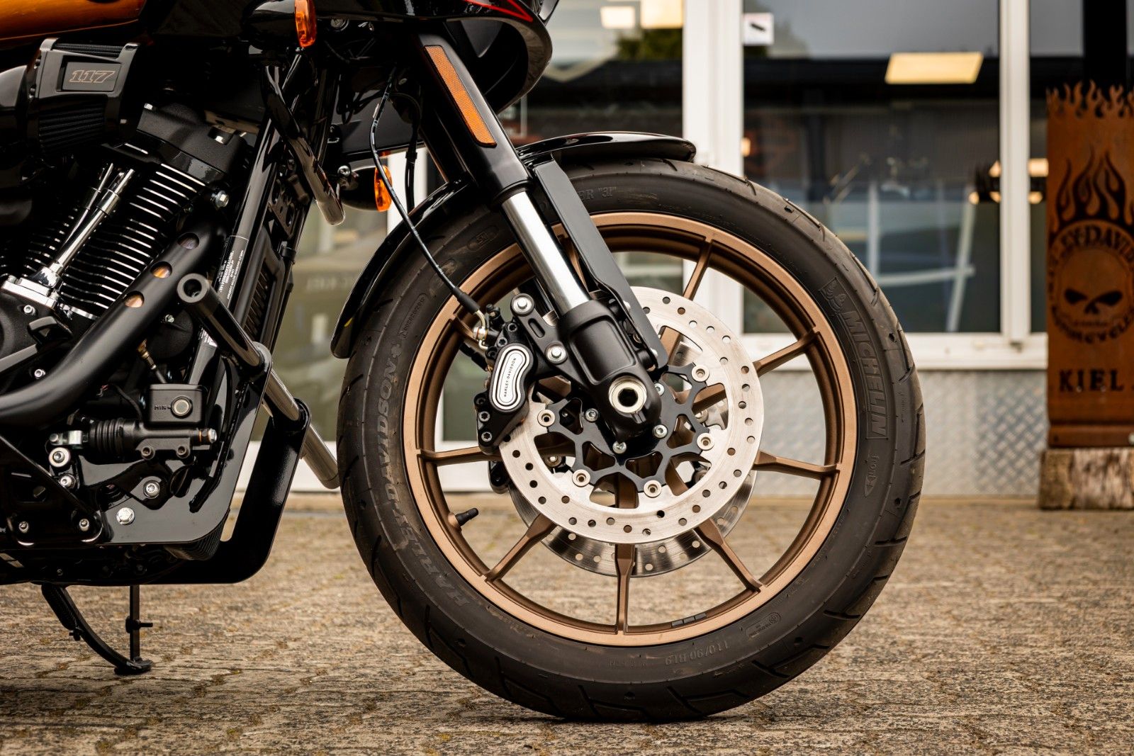 Fahrzeugabbildung Harley-Davidson FXLRST Low Rider ST 117 HeinzBikes Clubstyle SE