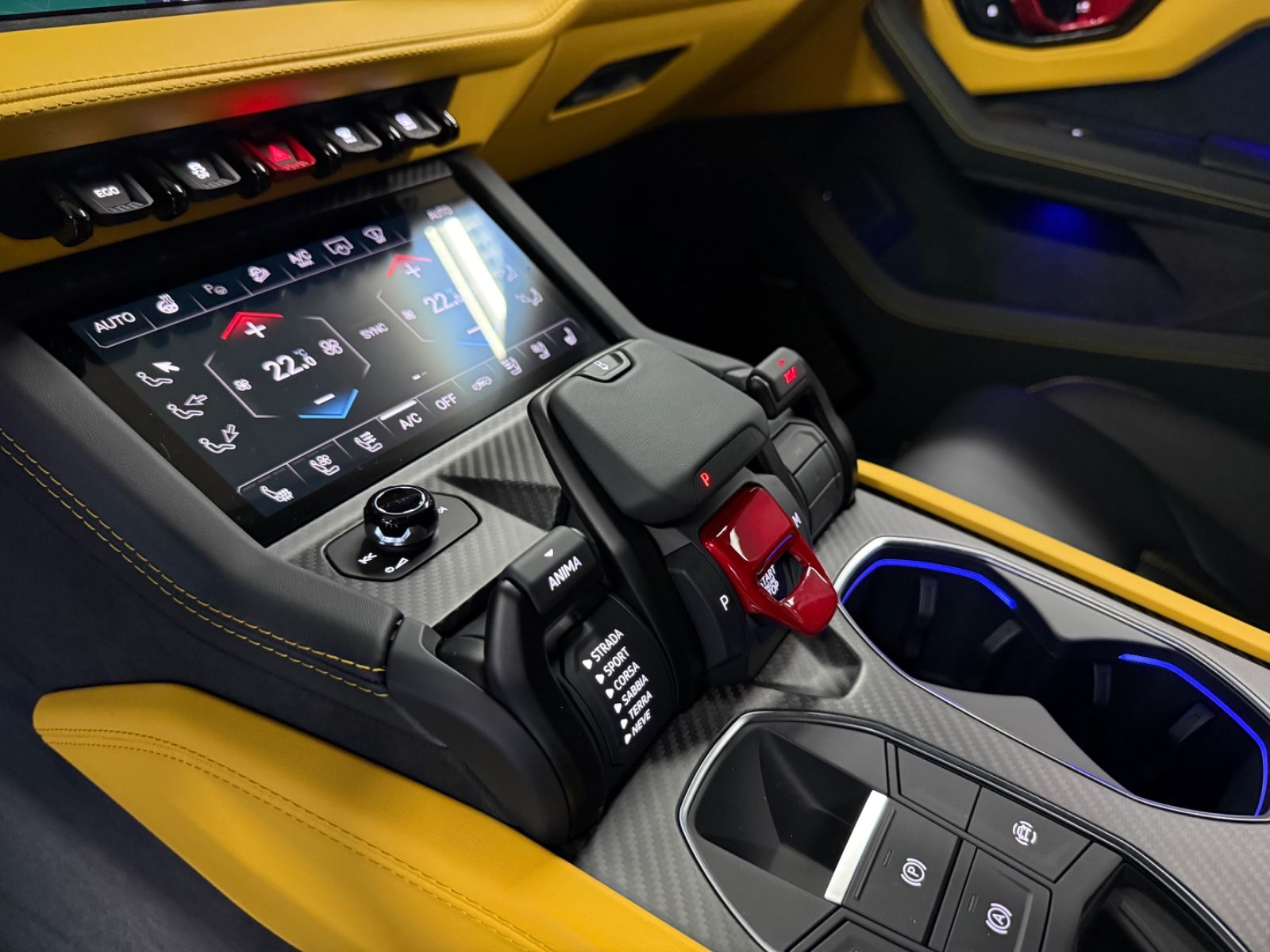 LAMBORGHINI Urus - 28