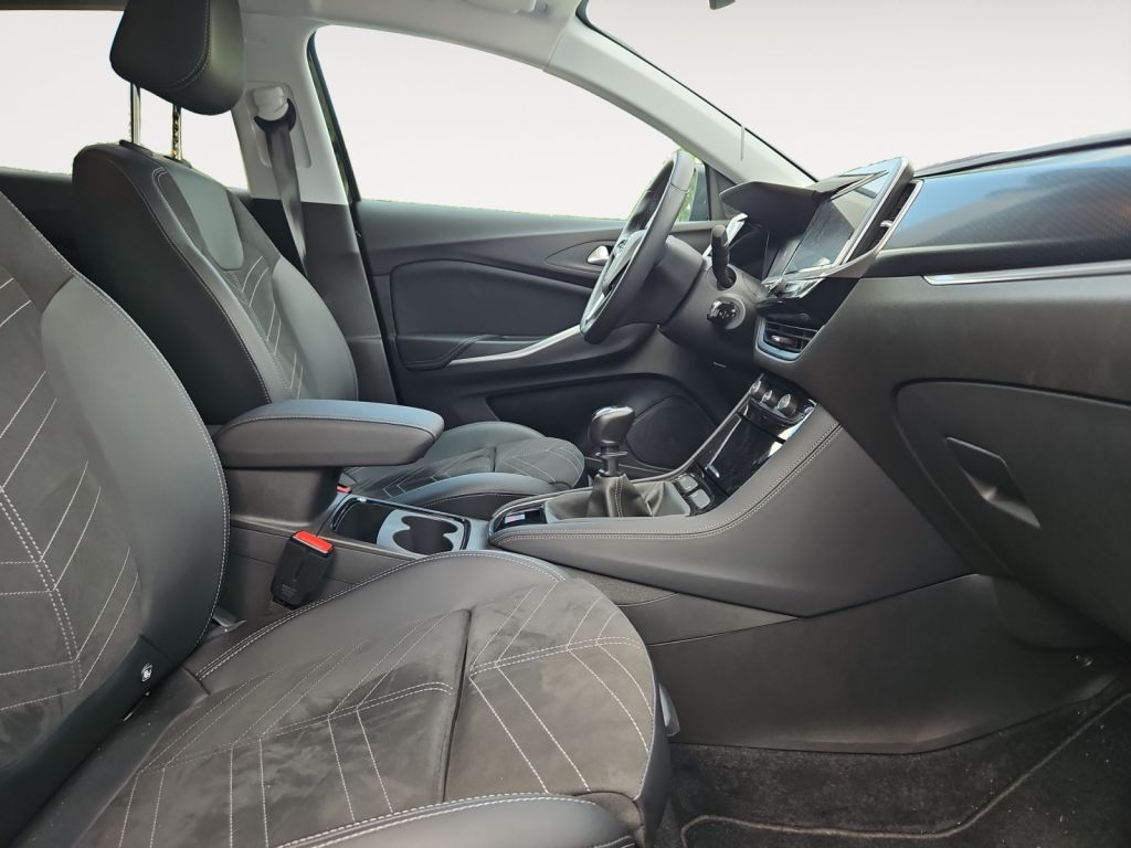 Fahrzeugabbildung Opel Grandland 1.2 GS Navi LED Matrix Park&Go WKR Alu