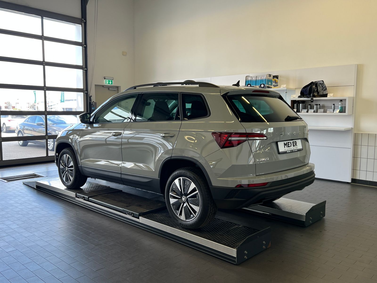 Fahrzeugabbildung SKODA Karoq DRIVE 1.5 TSI DSG *AHK, ACC, LED, Virtual