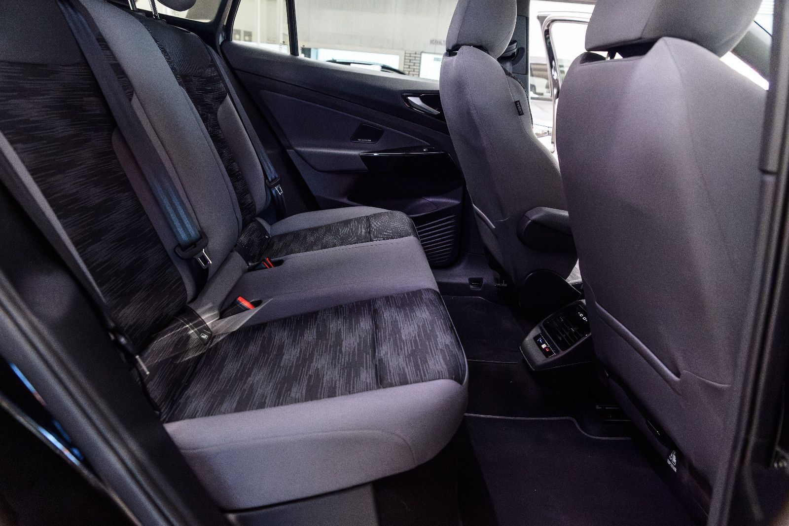 Fahrzeugabbildung Volkswagen ID.4 Pro IQ-LED+AHK+NAV+HUD+WÄRMEPUMPE+H&K+ACC