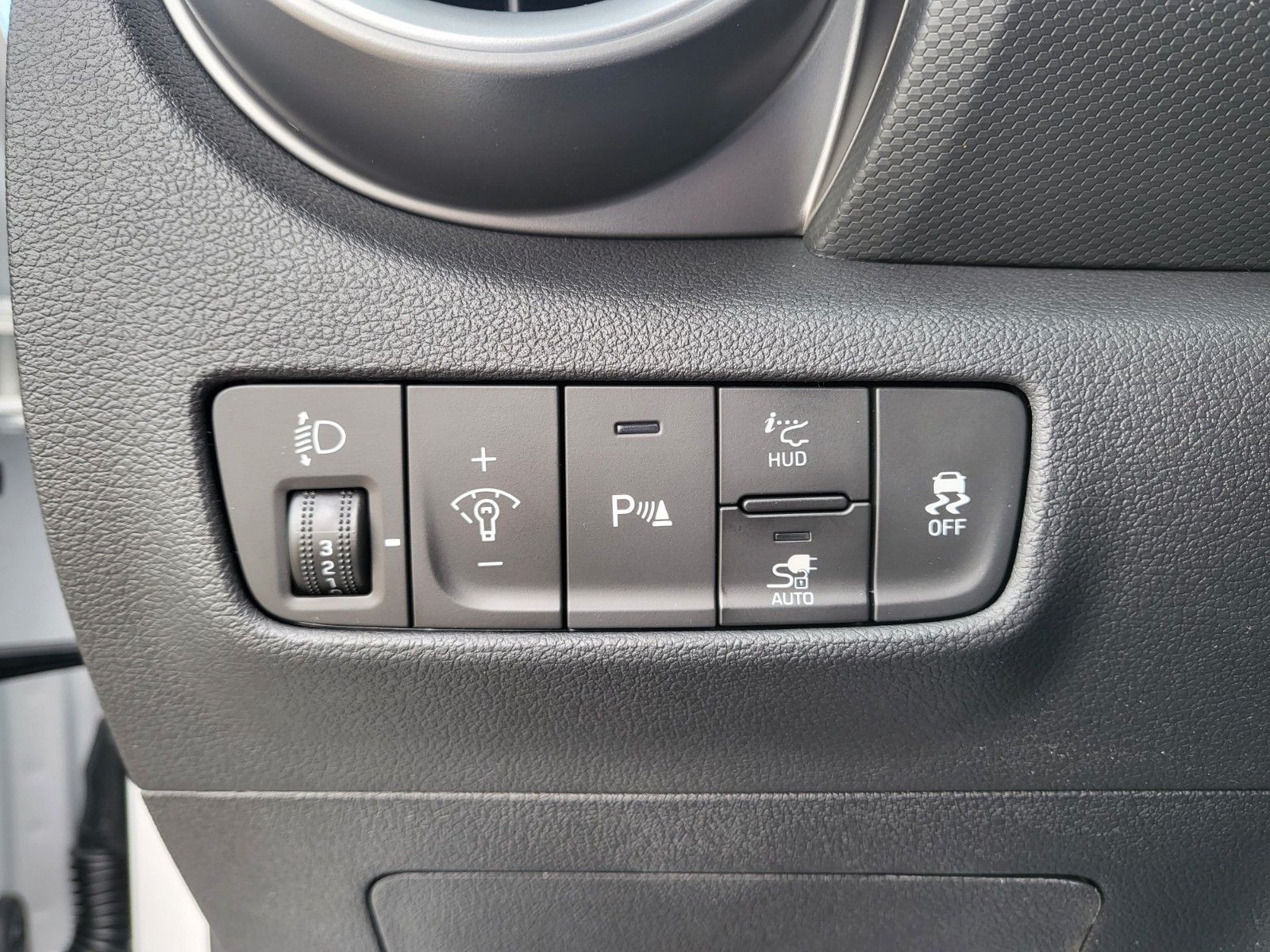Fahrzeugabbildung Hyundai KONA Elektro TREND 100kw NAVI ASSI Wärmepumpe