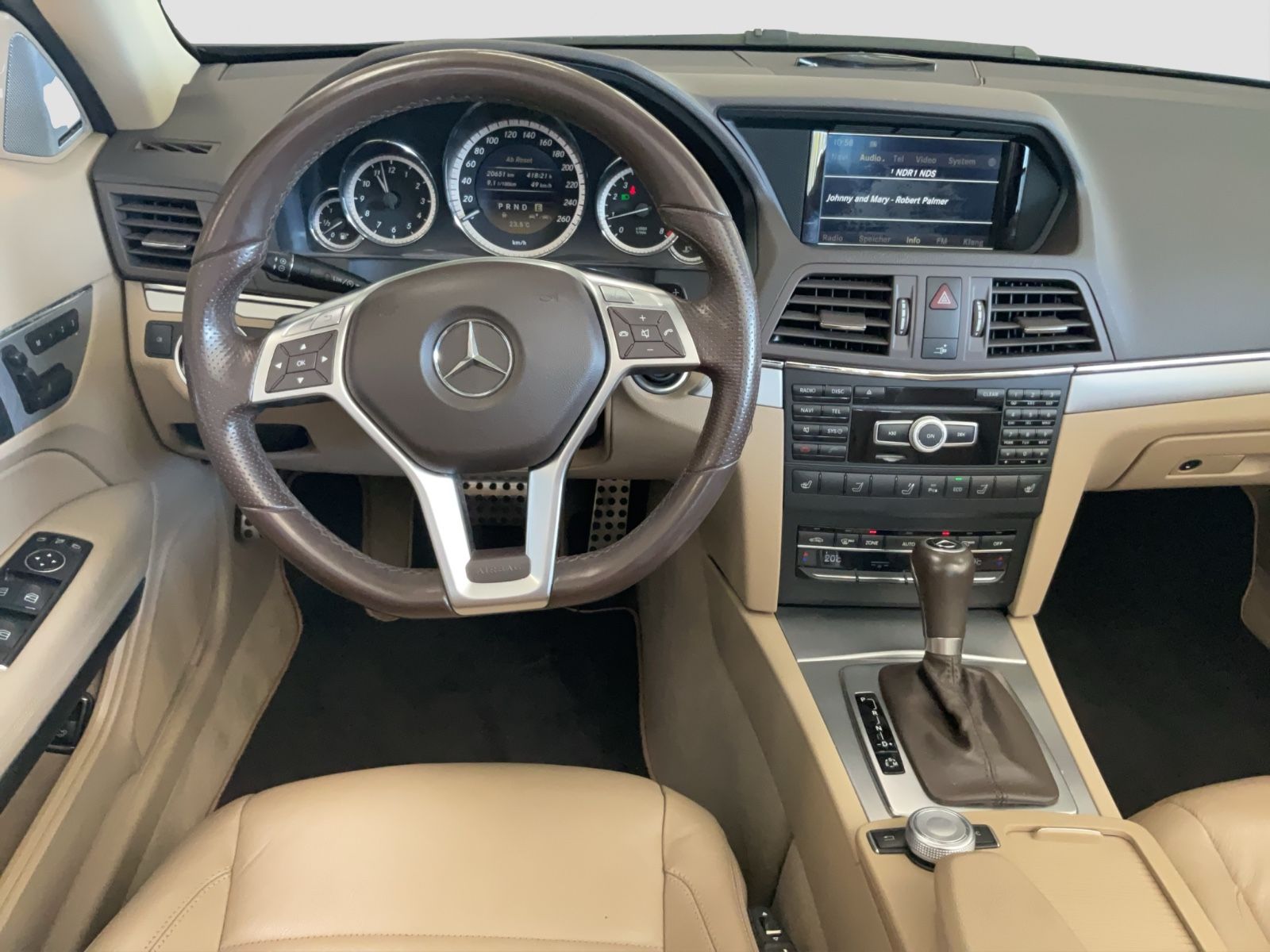 Fahrzeugabbildung Mercedes-Benz E 250 CGI AMG-Paket, H-K Sound, Memory