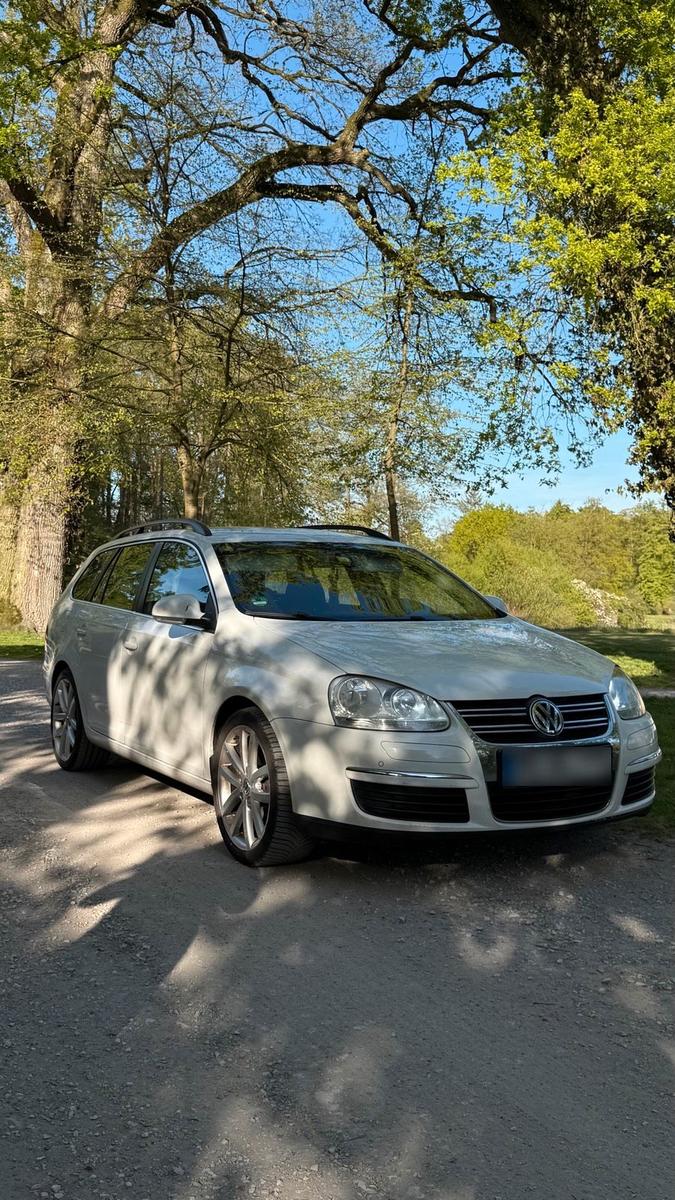 Volkswagen Golf 2009 — rear view