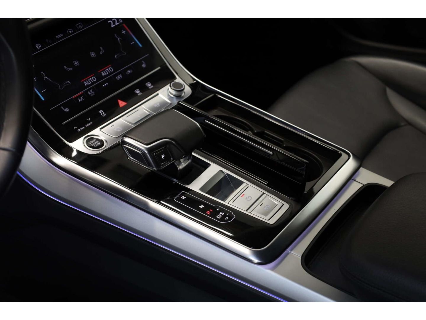Audi Q8 55 TFSI quattro foto 18