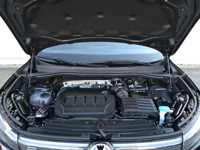 Tiguan 2.0 TDI DSG R-Line BLACK-STYLE/AHK/19-ZOL