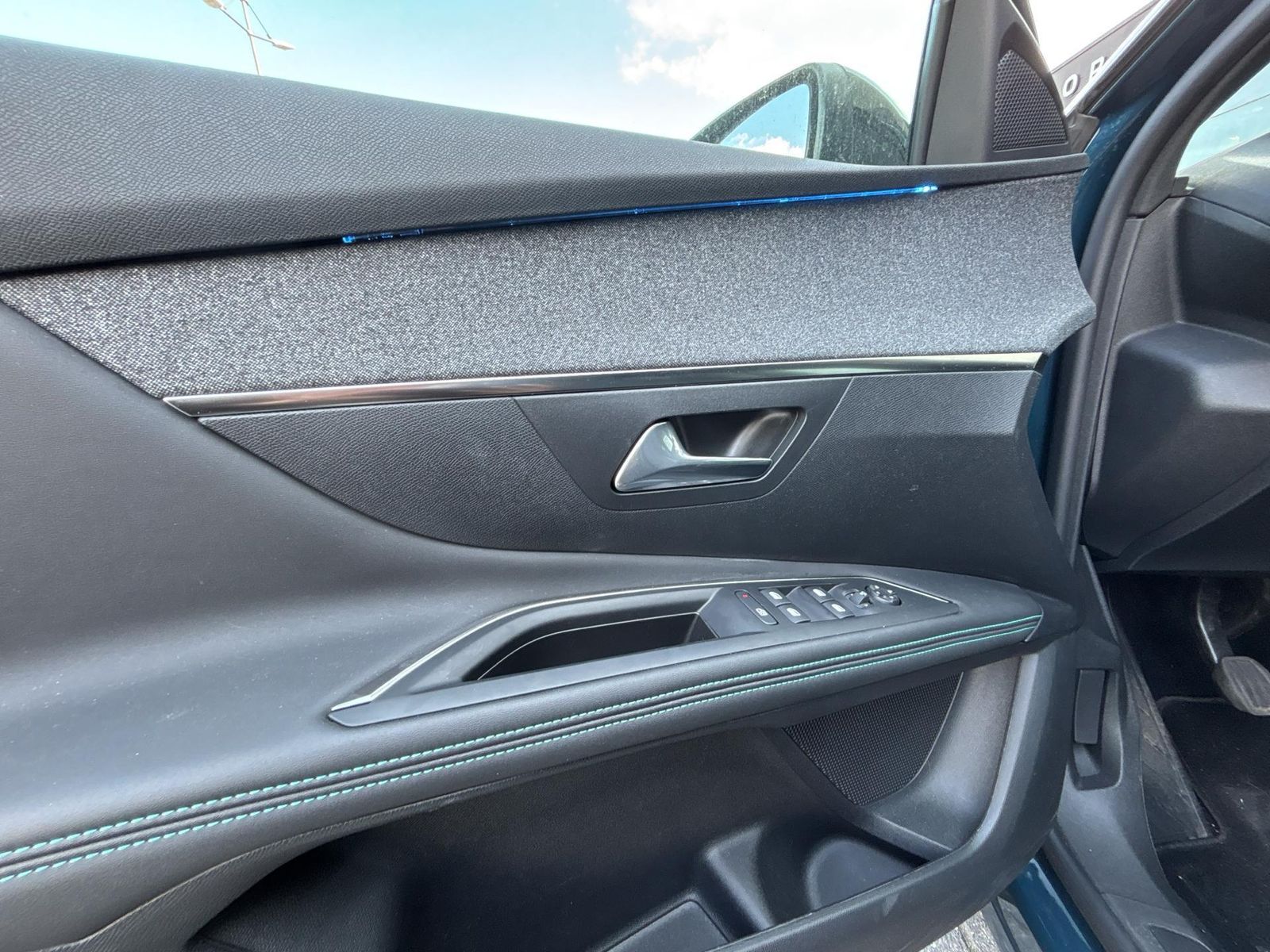 Fahrzeugabbildung Peugeot 3008 Allure Pack NAVI+SHZ+LED+CARPLAY