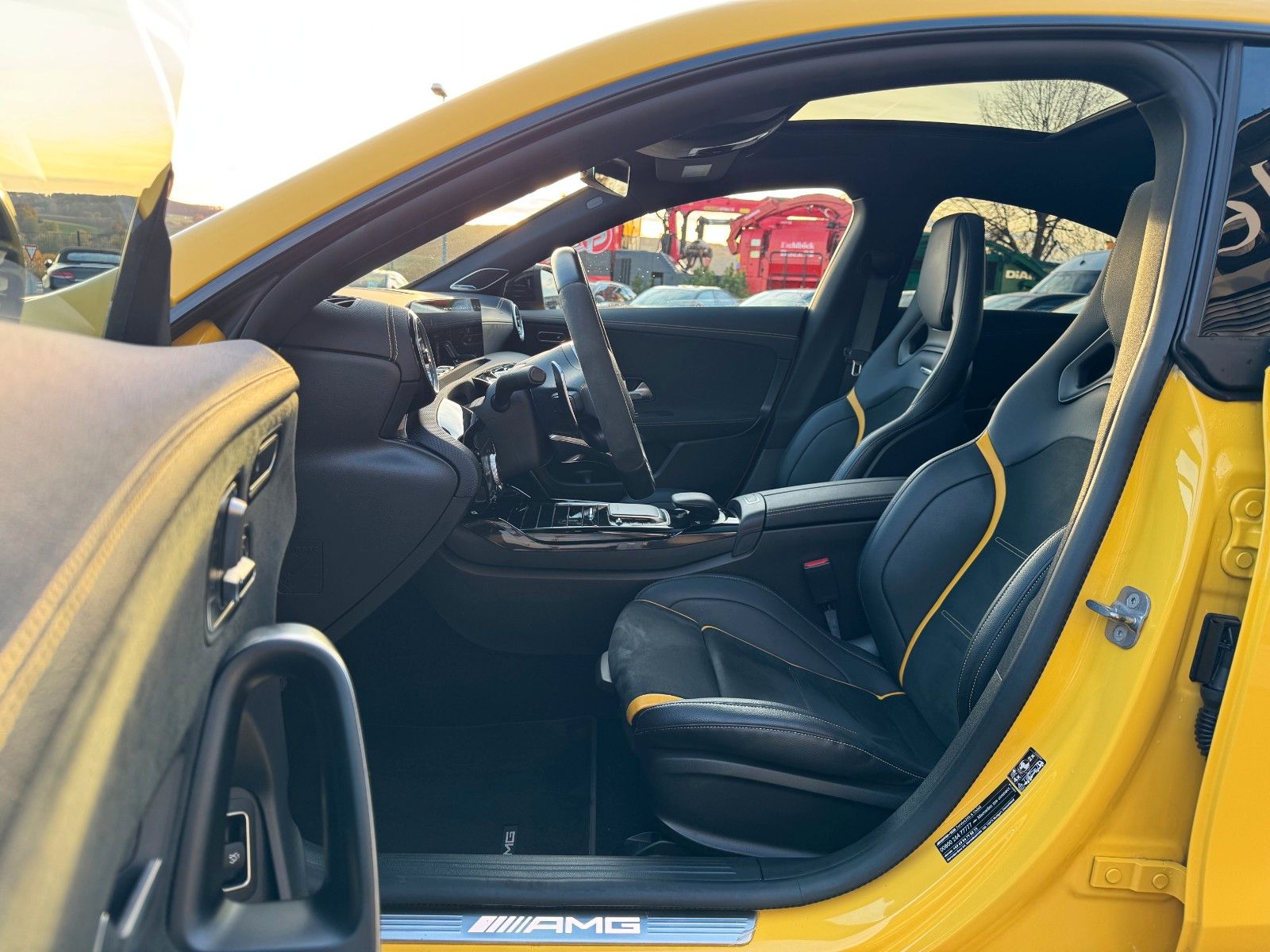 Fahrzeugabbildung Mercedes-Benz CLA 45 AMG+Aerodynamic+Pano+Burm+Multikontur+