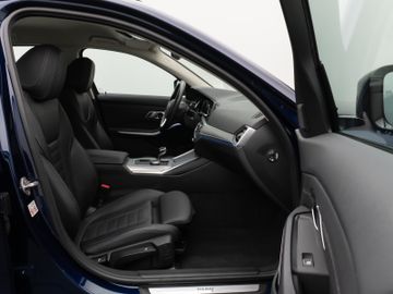 Fahrzeugabbildung BMW 320d xD Sport Line Kamera Laser HiFi AHK Komfort