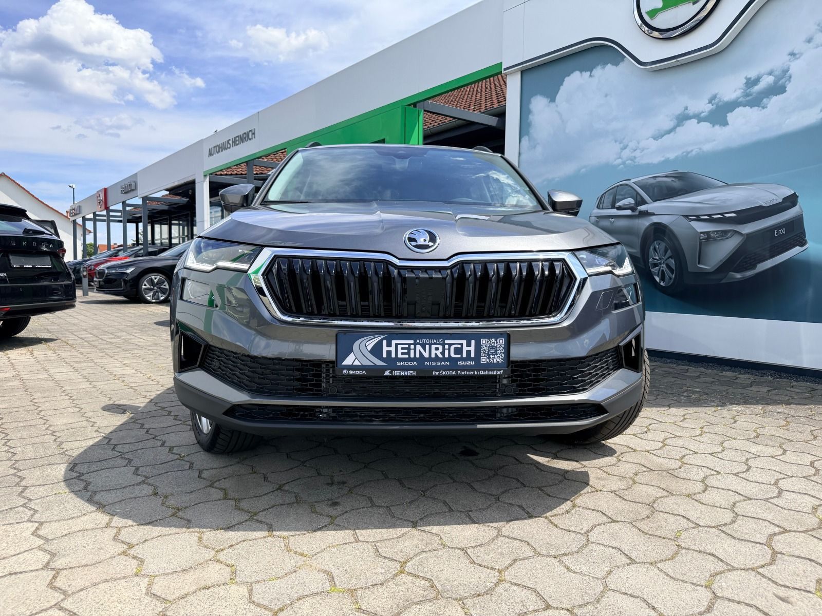 Fahrzeugabbildung SKODA Karoq Tour 1.5 TSI DSG*AHK*360°Cam*behFro*eHeck