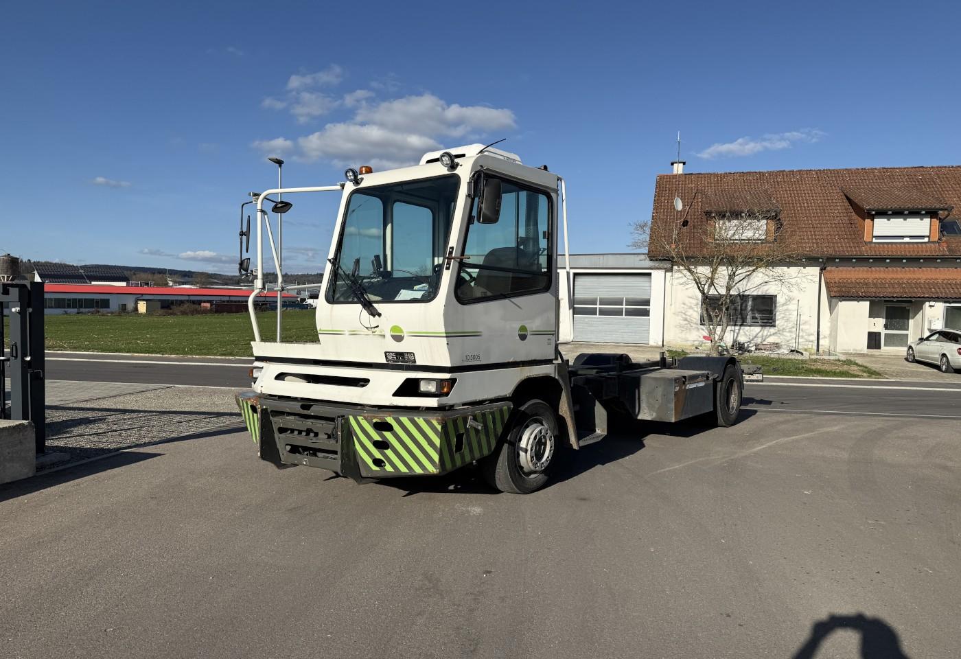 Andere YT222 4x2 Chassis-Kabine / Swiss-Vehicle