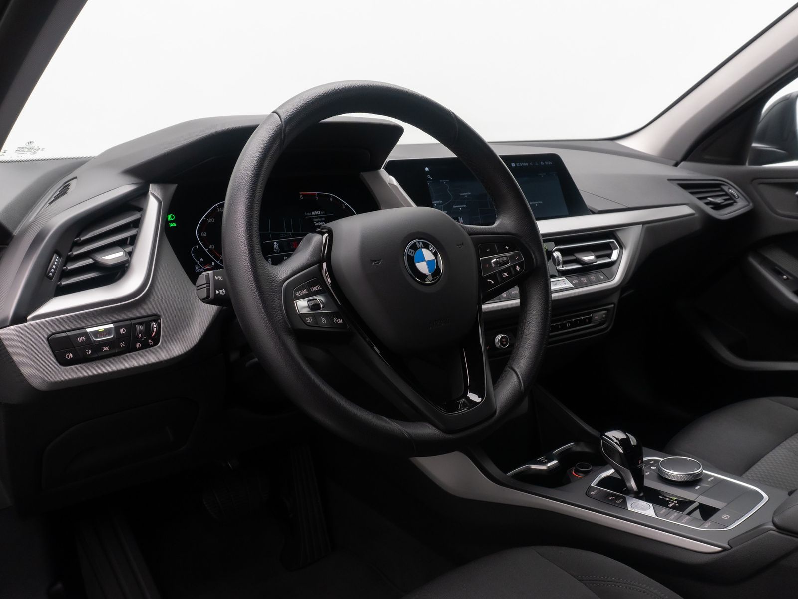 Fahrzeugabbildung BMW 118d GeschwindigReg PDC DAB LED CockpitPro WLAN