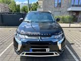 Mitsubishi Outlander 2.4 MIVEC PLUG-IN HYBRID 4WD Top  - Mitsubishi Outlander mit Hybrid-Antrieb: In Plug