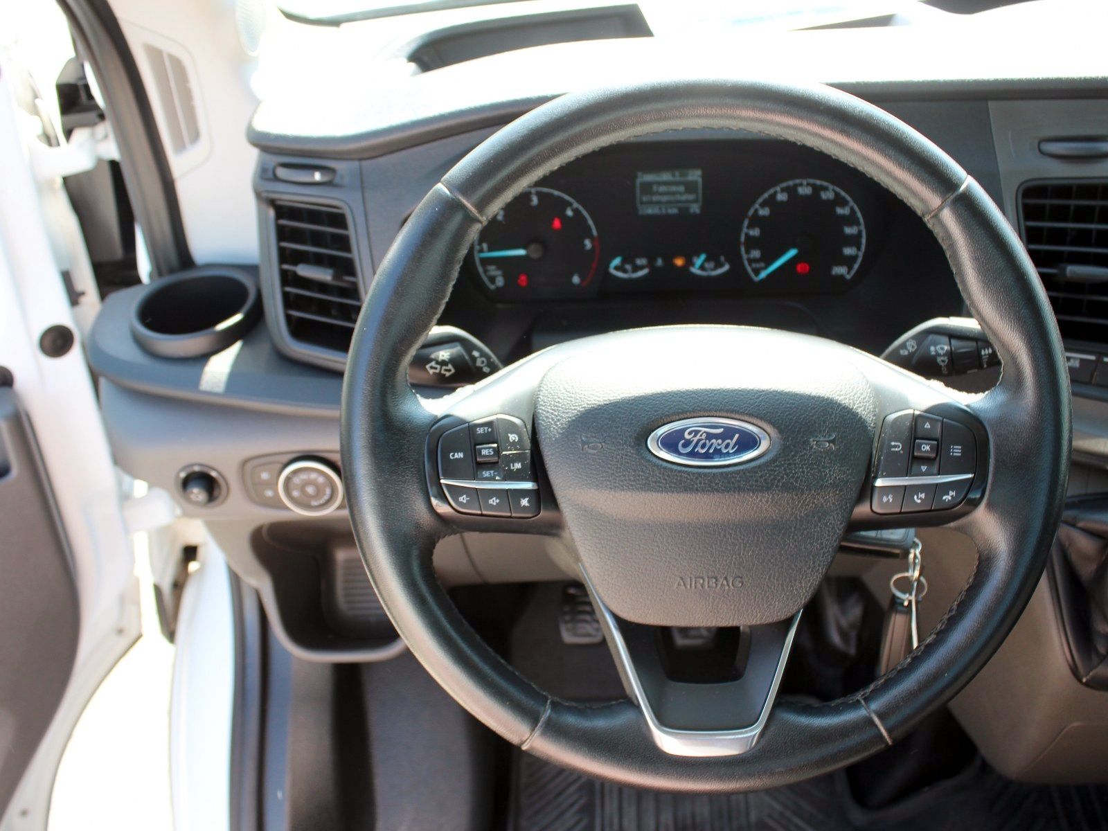 Fahrzeugabbildung Ford Transit 350 L2 Einzelkabine Trend 2,0 TDCi DPF