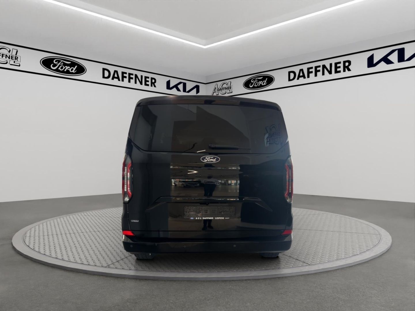 Fahrzeugabbildung Ford Tourneo Custom Bus Plug-in Hybrid 340 L1 Titaniu