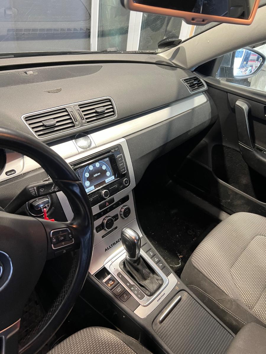 Volkswagen Passat Alltrack 2013 — photo 8