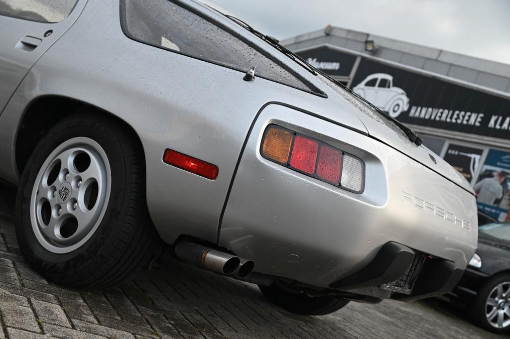 Porsche 928