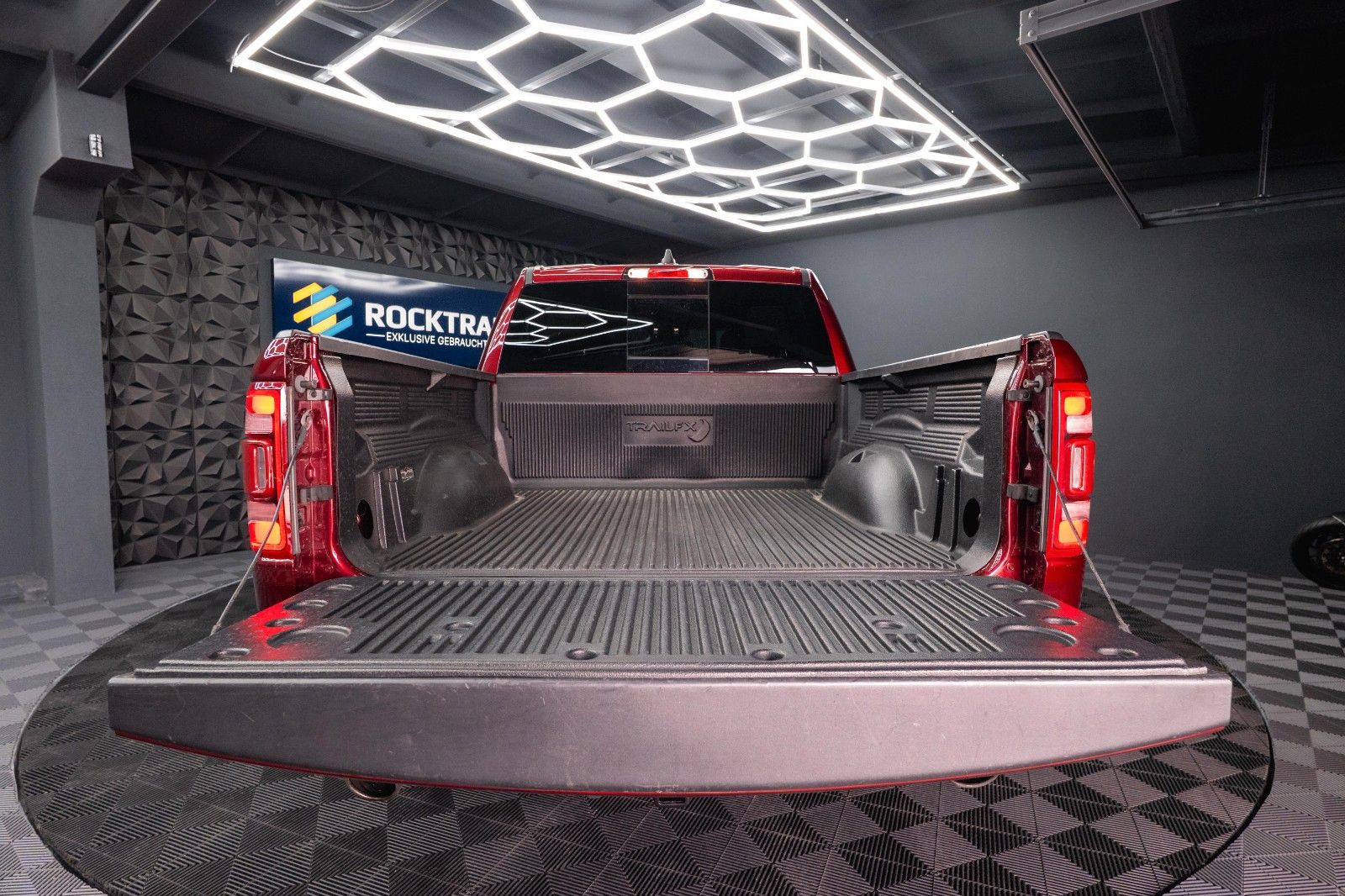 Fahrzeugabbildung Dodge RAM 5.7 V8 HEMI 4x4 NIGHT-Edition LARAMIE Sport