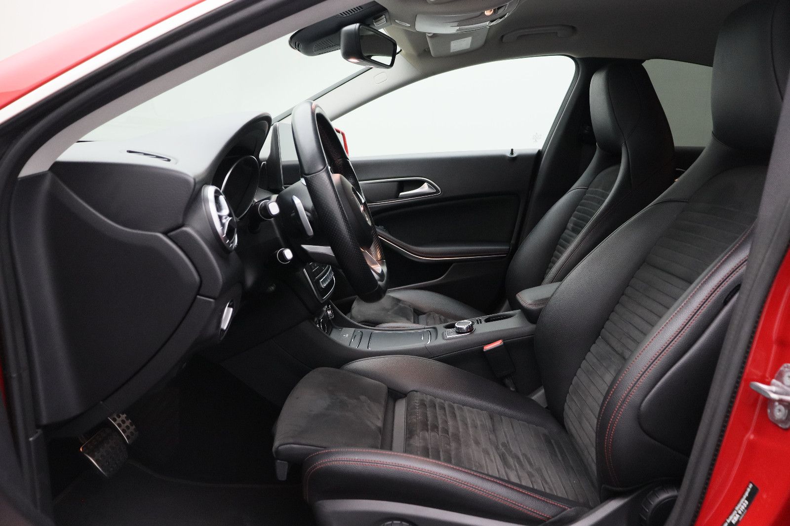 Fahrzeugabbildung Mercedes-Benz CLA 180 AMG-Line LED