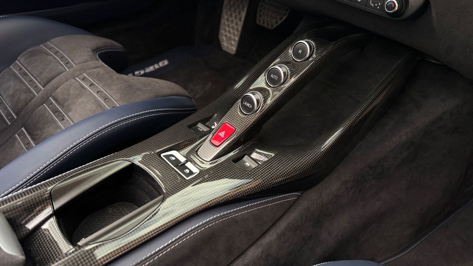 Fahrzeugabbildung Ferrari 812 GTS*Atelier*Blue Carbon*Painted Shields