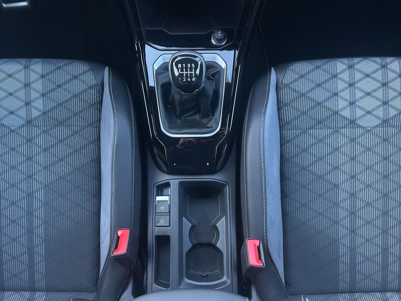 Fahrzeugabbildung Volkswagen T-Roc R-Line TSI IQ.Light ACC SH RearView AppCon