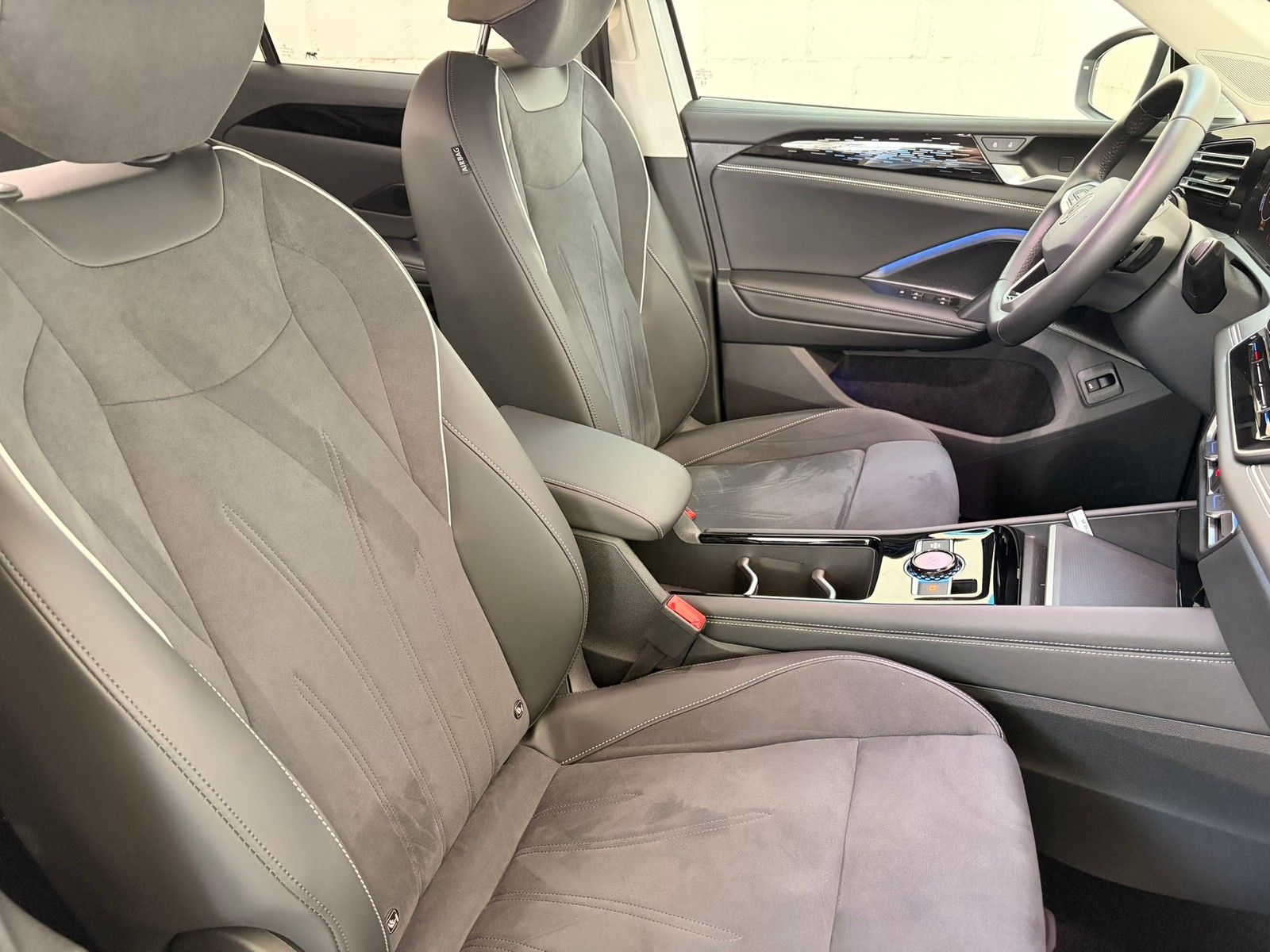 Fahrzeugabbildung Volkswagen Tiguan Elegance 1.5 eTSI DSG +ACC +IQ.Light +AHK